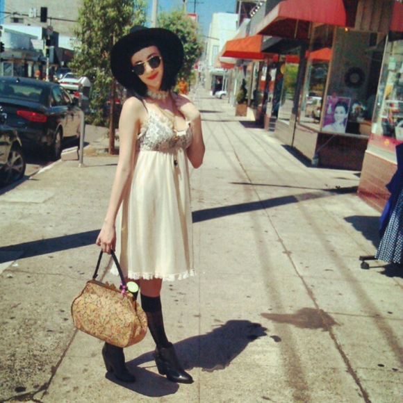 Meet your Posher, Violet - Picture 1 of 1